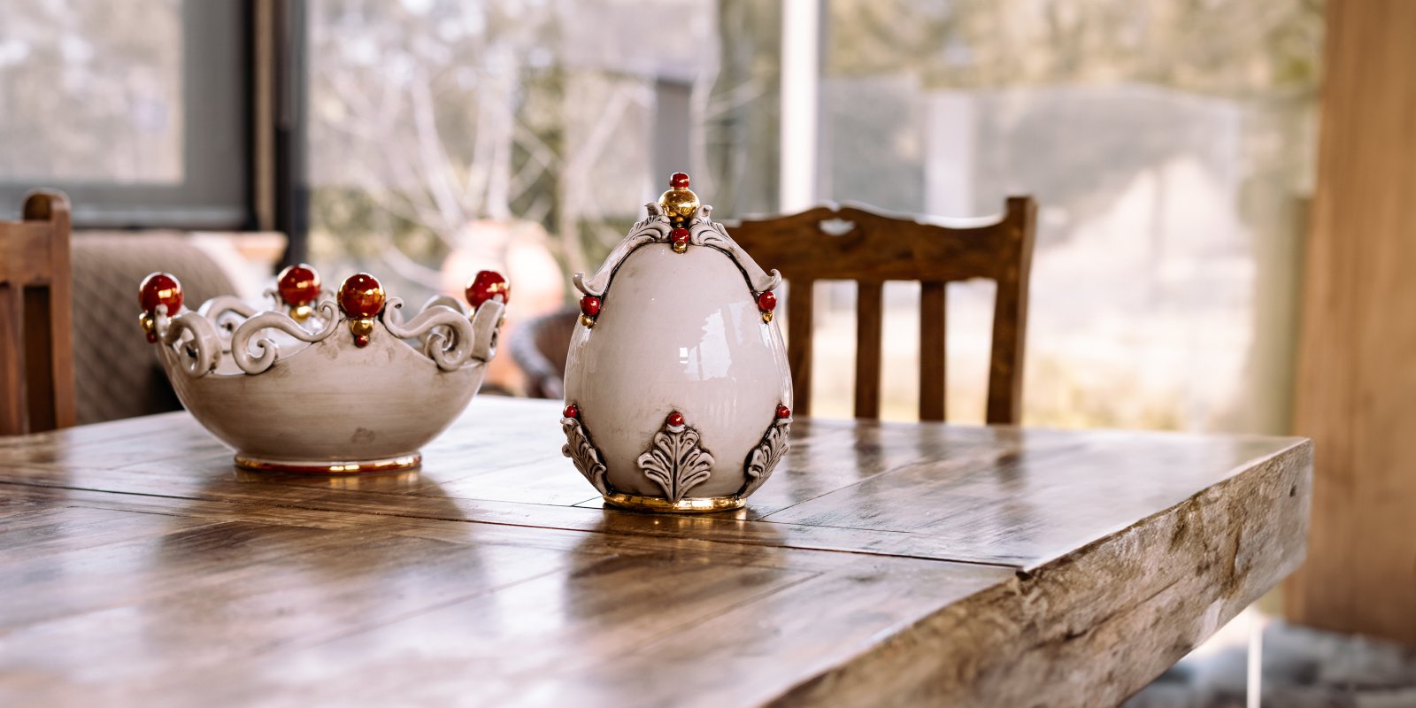 Caltagirone piece from the Madreperla line, with a mother-of-pearl lustre finish